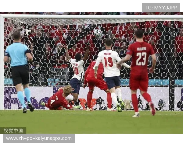 凯恩反越位插上完成关键冲击，前场效率卓著